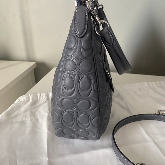 Coach Teri Shoulder Bag In Signature Leather - Picture 4 of 10